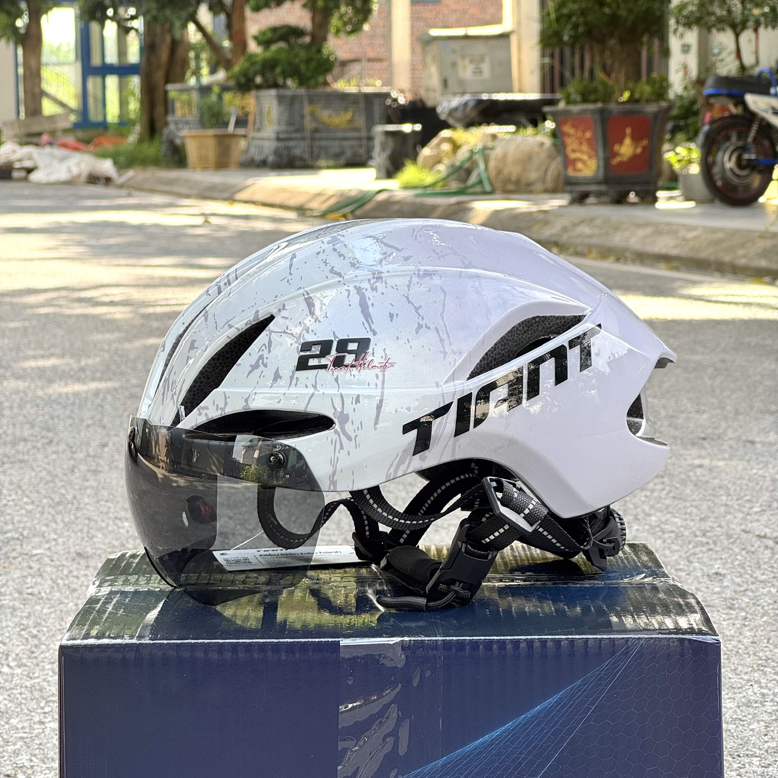 Mũ xe đạp TIANT D03 kính nam châm
