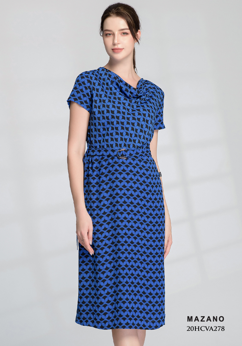 Đầm xanh họa tiết cổ đổ thắt đai