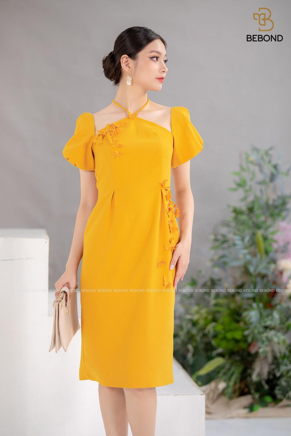 Đầm cổ yếm vàng Sandy