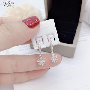 B12 - Khuyên tai bấm hoa mai