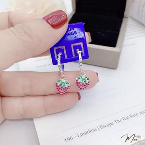 B8 - Khuyên tai bấm Dâu tây