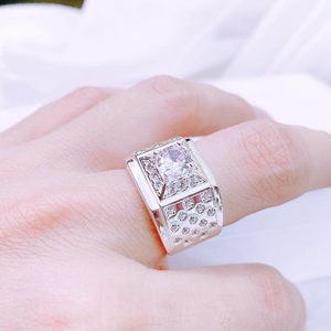 NN32 - Nhẫn nam đá chủ vuông viền tổ ong