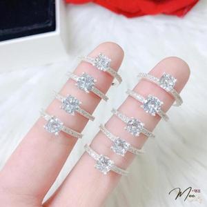N50 - Nhẫn đá chủ 5ly cầu hôn viền đá
