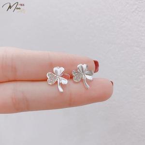 K107 - Khuyên cỏ 3 lá có cuống