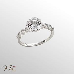 N52 - Nhẫn cầu hôn ổ đá tròn viền đá lượn sóng