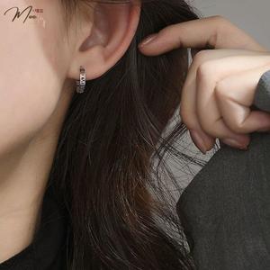 K8 - Khuyên số la mã