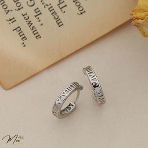 K8 - Khuyên số la mã