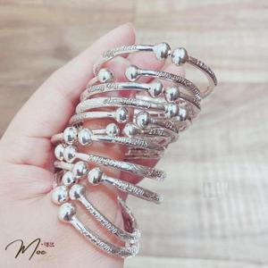 B40 - Vòng cua khắc tên hoa văn