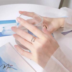 N28 - Nhẫn cá heo hở