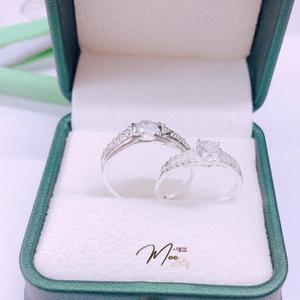 ĐN29 - Nhẫn đôi đá chủ viền đá hạnh phúc