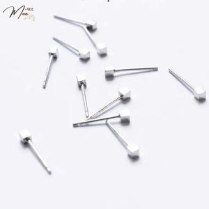 K74 - Khuyên tai nụ vuông