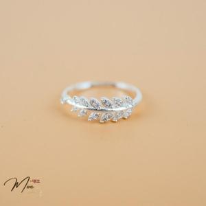 N20 - Nhẫn lá nguyệt quế hở