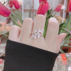 N7 - Nhẫn lá nguyệt quế chéo