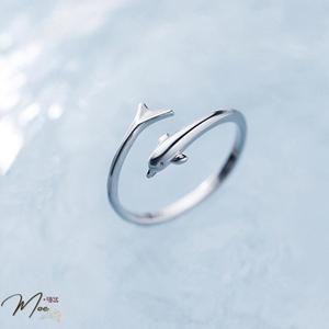 N28 - Nhẫn cá heo hở