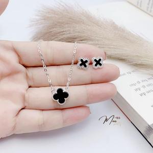 D33 - Dây chuyền Cỏ 4 lá đen