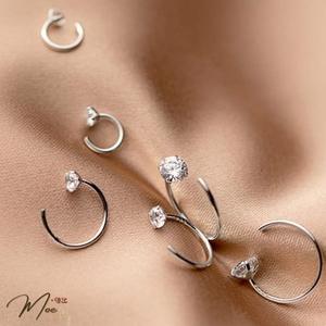 K82 - Khuyên tai đá móc cá tính