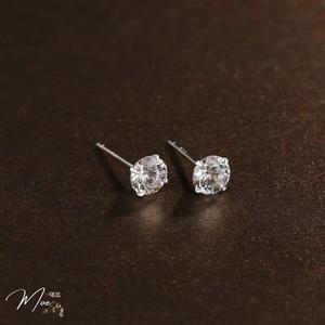 K81 - Khuyên tai nụ đá basic