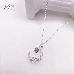 D5 - Dây chuyền trăng trắng