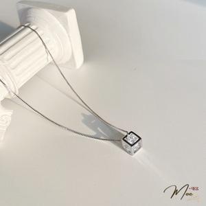 D34 - Dây chuyền Lập phương đá ngũ sắc