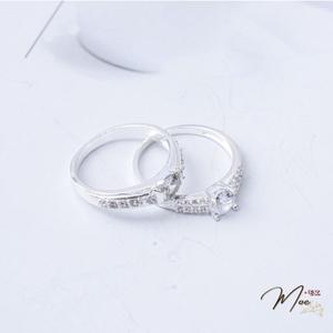 ĐN29 - Nhẫn đôi đá chủ viền đá hạnh phúc