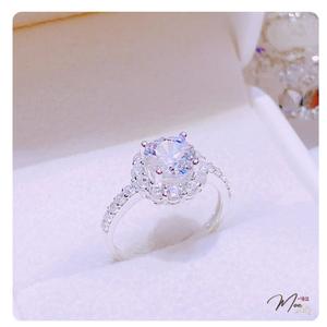 N105 - Nhẫn đài hoa đá chủ