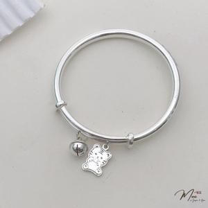 B26 - Lắc tay vòng trơn khắc tên kèm charm