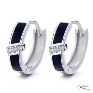 K218 - Khuyên tai bấm đen dải đá chéo