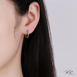 K217 - Khuyên tam bấm viền xoắn mảnh