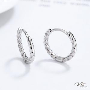 K217 - Khuyên tam bấm viền xoắn mảnh