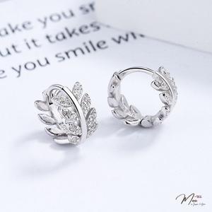 K214 - Khuyên tai bấm lá nguyệt quế