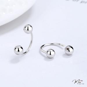 K71 - Khuyên tai móc bi unisex