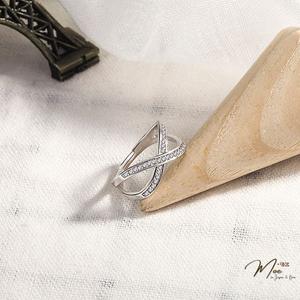 N132 - Nhẫn chữ X viền đá freesize cá tính