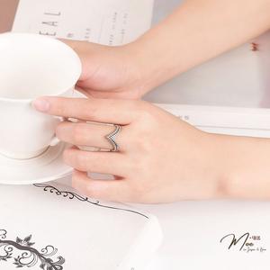 N133 - Nhẫn da rắn đỉnh nhọn sơn đen