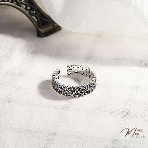 N134 - Nhẫn họa tiết hoa tiêu sơn đen freesize