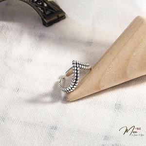 N133 - Nhẫn da rắn đỉnh nhọn sơn đen