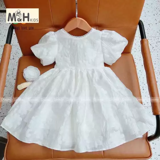 Product image - VÁY TRẮNG DỆT HOA VIỀN CỔ REN