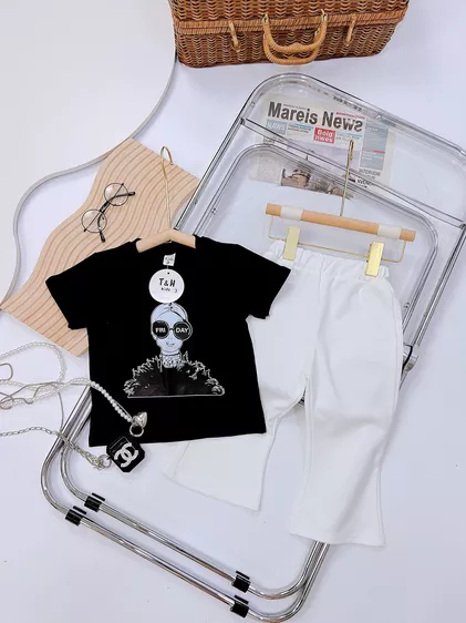 Product image - 654- BỘ CÔ GÁI ĐEO KÍNH FRIDAY