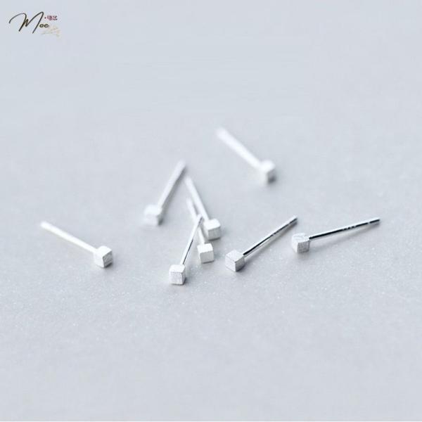 K74 - Khuyên tai nụ vuông