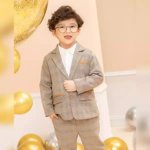 Bộ vest kẻ bé trai