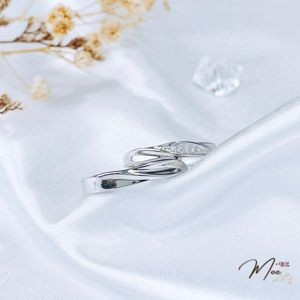 ĐN52 - Nhẫn đôi sóng biển dải đá chéo freesize