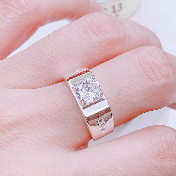 NN24 - Nhẫn nam đá chủ viền trơn dải đá