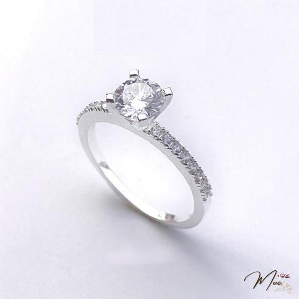 N50 - Nhẫn đá chủ 5ly cầu hôn viền đá