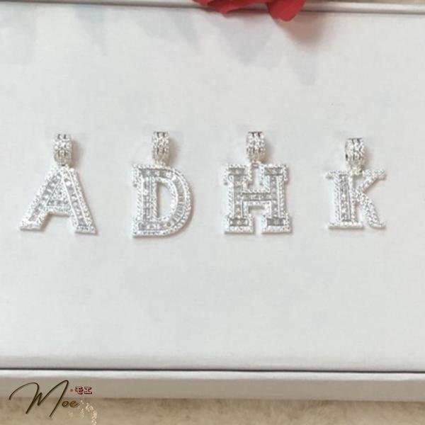 MN9 - Mặt chữ cái gắn đá Piaget