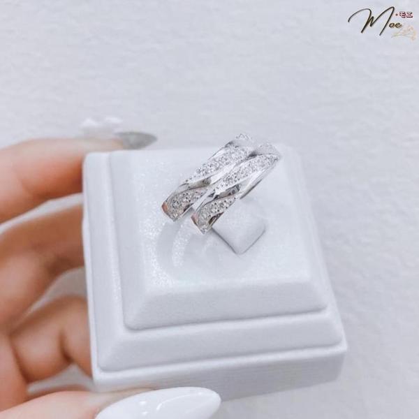 ĐN33 - Nhẫn đôi sóng chéo nạm đá