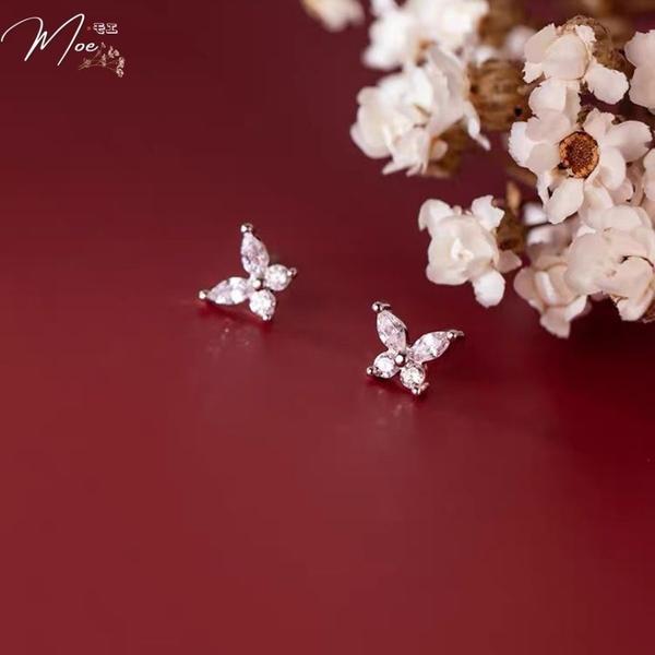 K45 - Khuyên Bướm baby