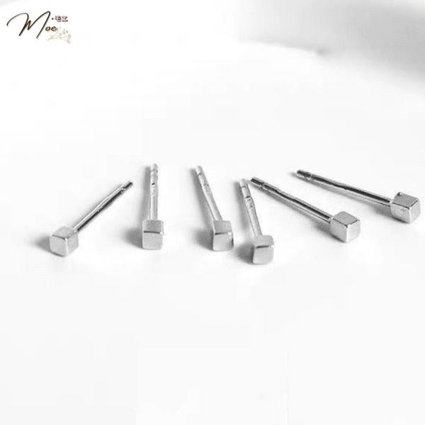 K74 - Khuyên tai nụ vuông