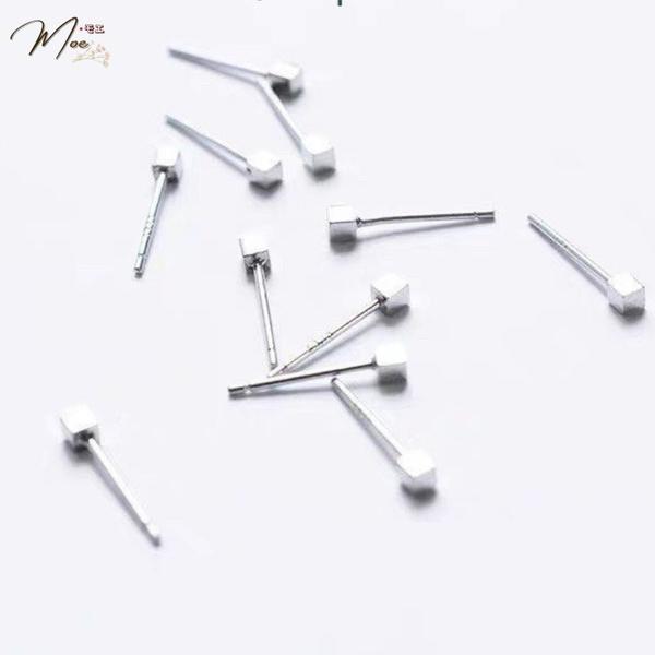 K74 - Khuyên tai nụ vuông