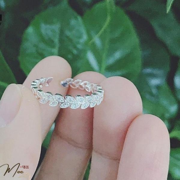 N11 - Nhẫn nguyệt quế full đá (hở)