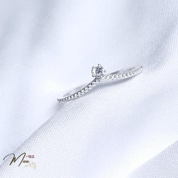 N19 - Nhẫn v đá chủ nhỏ