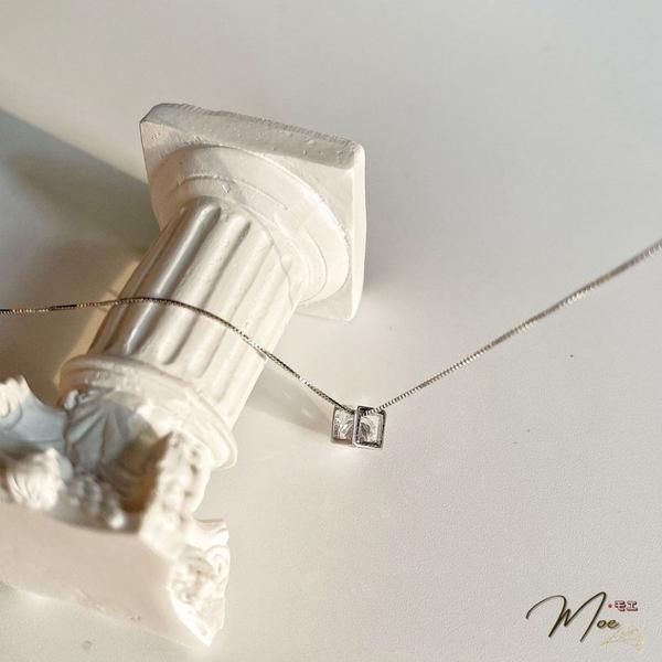 D34 - Dây chuyền Lập phương đá ngũ sắc